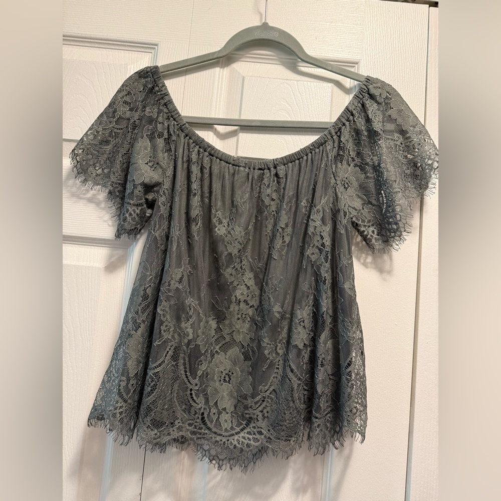 American Eagle Green Puff Sleeve Ruffled Blouse